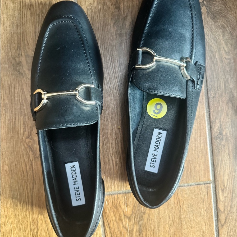 Steve Madden Black Leather Slip-On Loafers like new!